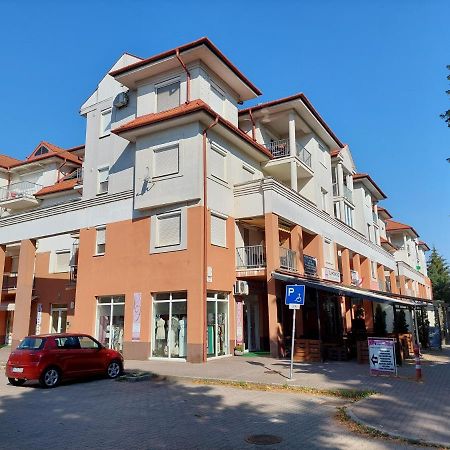 Samuci Apartman Hajduszoboszlo Luaran gambar