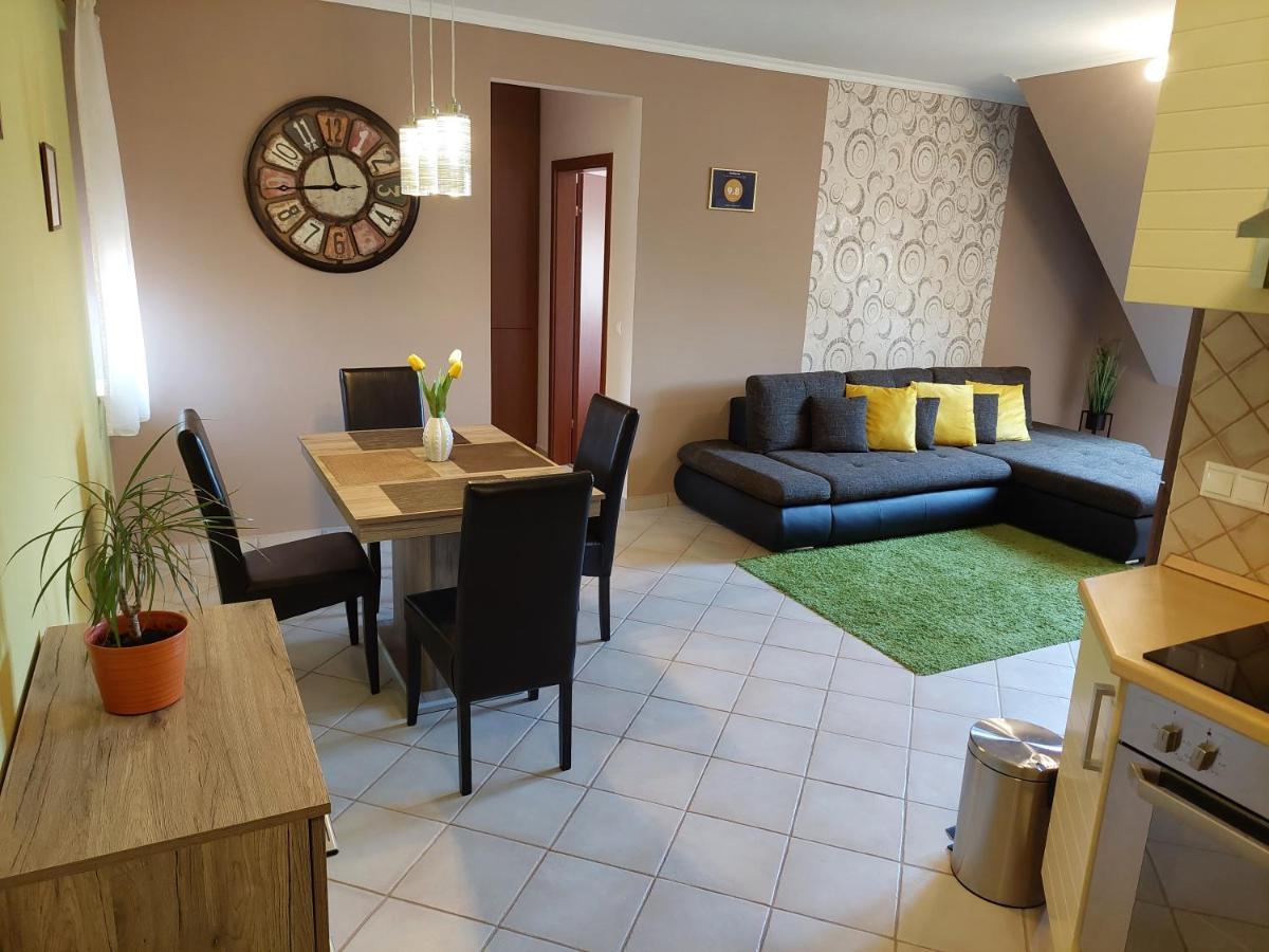 Samuci Apartman Hajduszoboszlo Luaran gambar