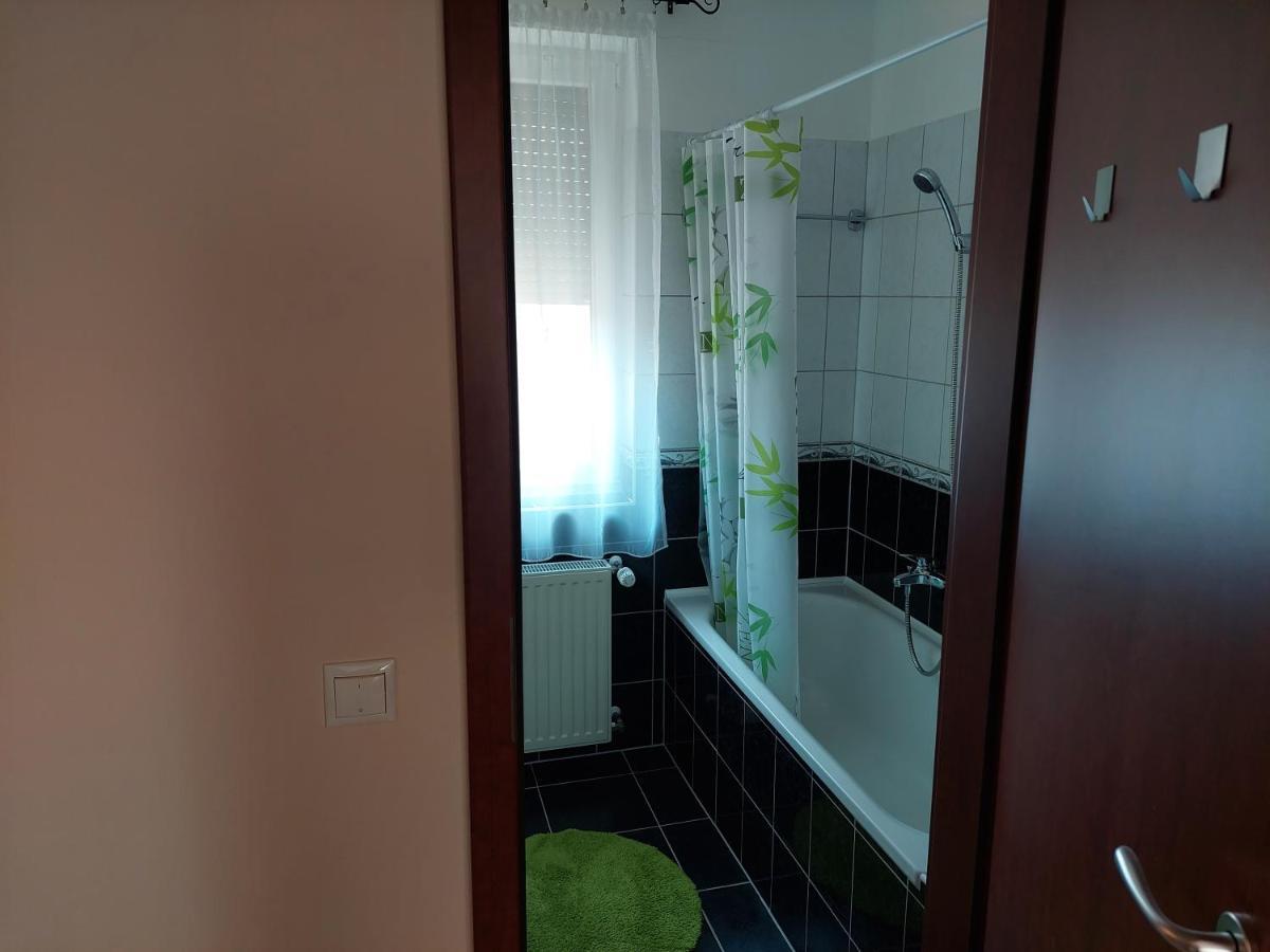 Samuci Apartman Hajduszoboszlo Luaran gambar