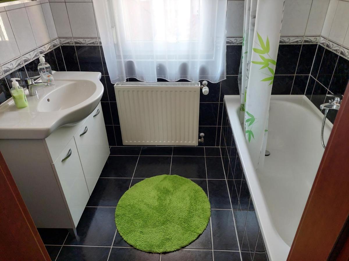 Samuci Apartman Hajduszoboszlo Luaran gambar