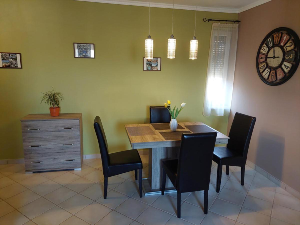 Samuci Apartman Hajduszoboszlo Luaran gambar