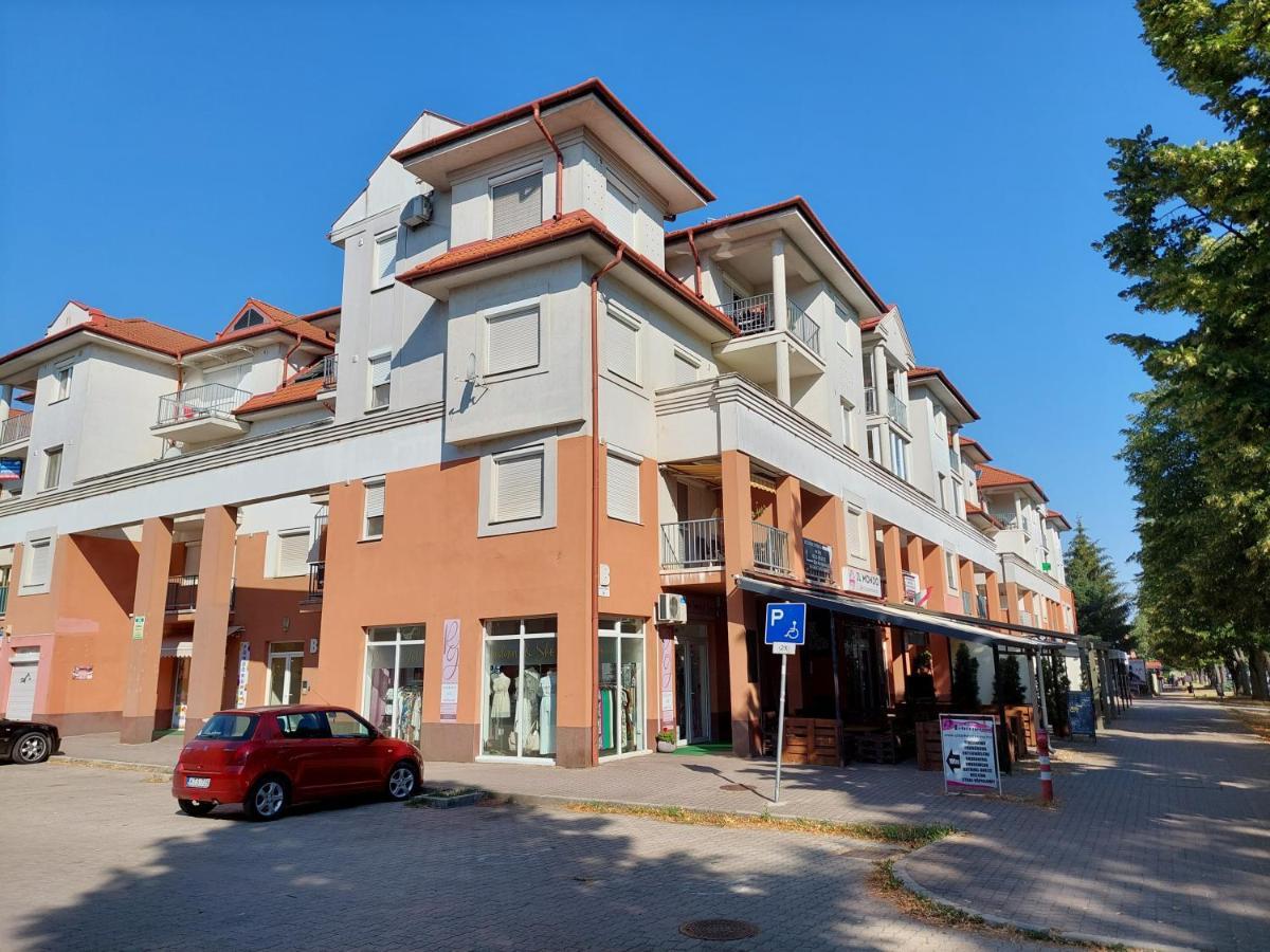 Samuci Apartman Hajduszoboszlo Luaran gambar