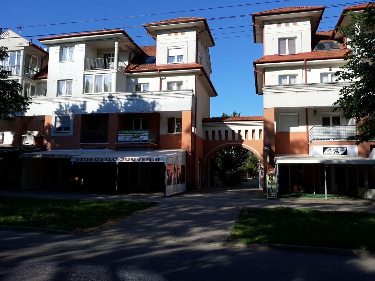 Samuci Apartman Hajduszoboszlo Luaran gambar